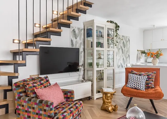 Eclectic Duplex With Sundeck Terrace