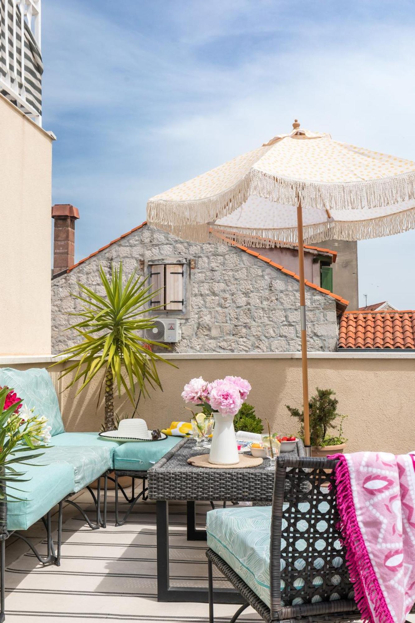 Eclectic Duplex With Sundeck Terrace Appartement