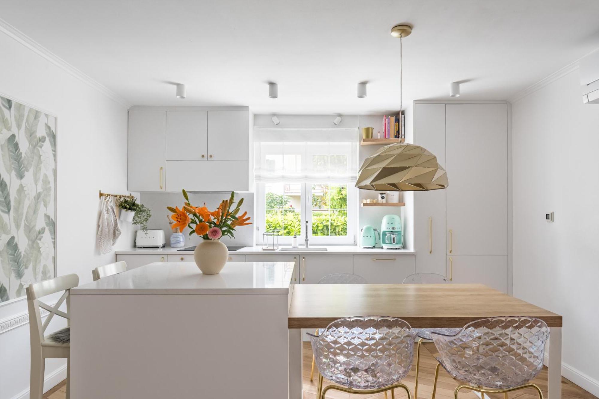 Eclectic Duplex With Sundeck Terrace