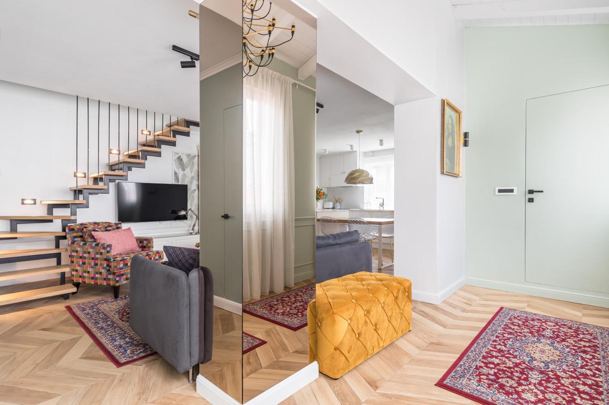 Eclectic Duplex With Sundeck Terrace Appartement